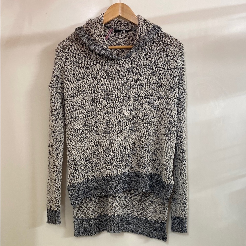Cozy Black and White/Cream Women's Sweater